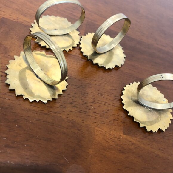 Sunflower Metal Napkin Ring Holders Set of 4 Pre-Owned. - Picture 4 of 13